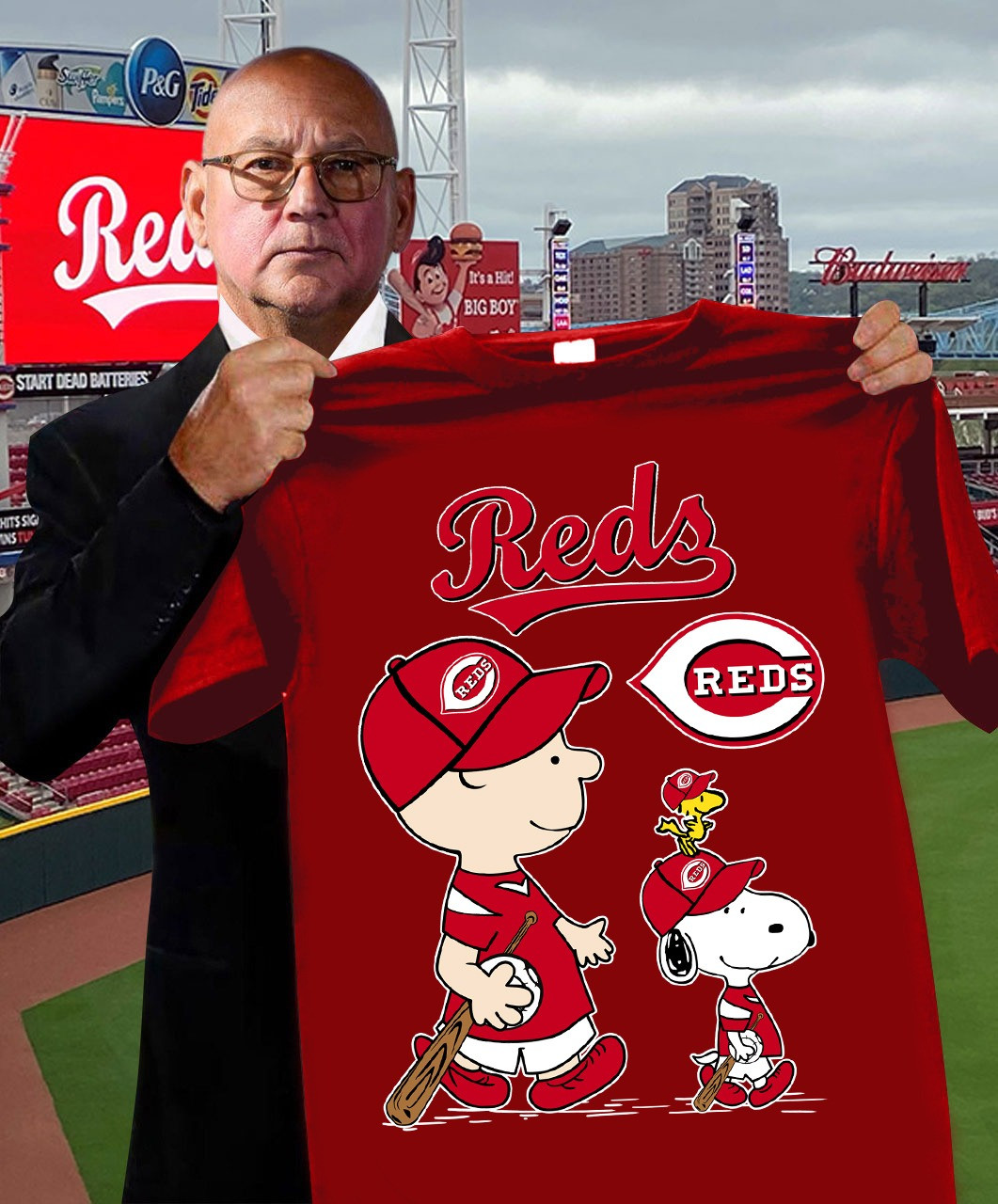 Cincinnati Reds Peanuts Charlie Brown Snoopy T-Shirt Fan Cincinnati Reds Gift Ideas Neasalamis.com